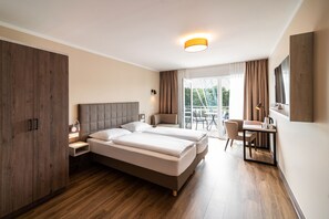 Deluxe Double Room, 1 King Bed, Non Smoking, River View | Hypo-allergenic bedding, minibar, in-room safe, desk - Hotel Spree-idyll (Berlin)