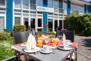 Daily buffet breakfast (EUR 15 per person)