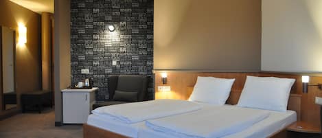 Superior Double Room, Non Smoking | Hypo-allergenic bedding, minibar, in-room safe, desk