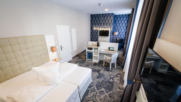 Literie hypoallergénique, minibar, coffres-forts dans les chambres