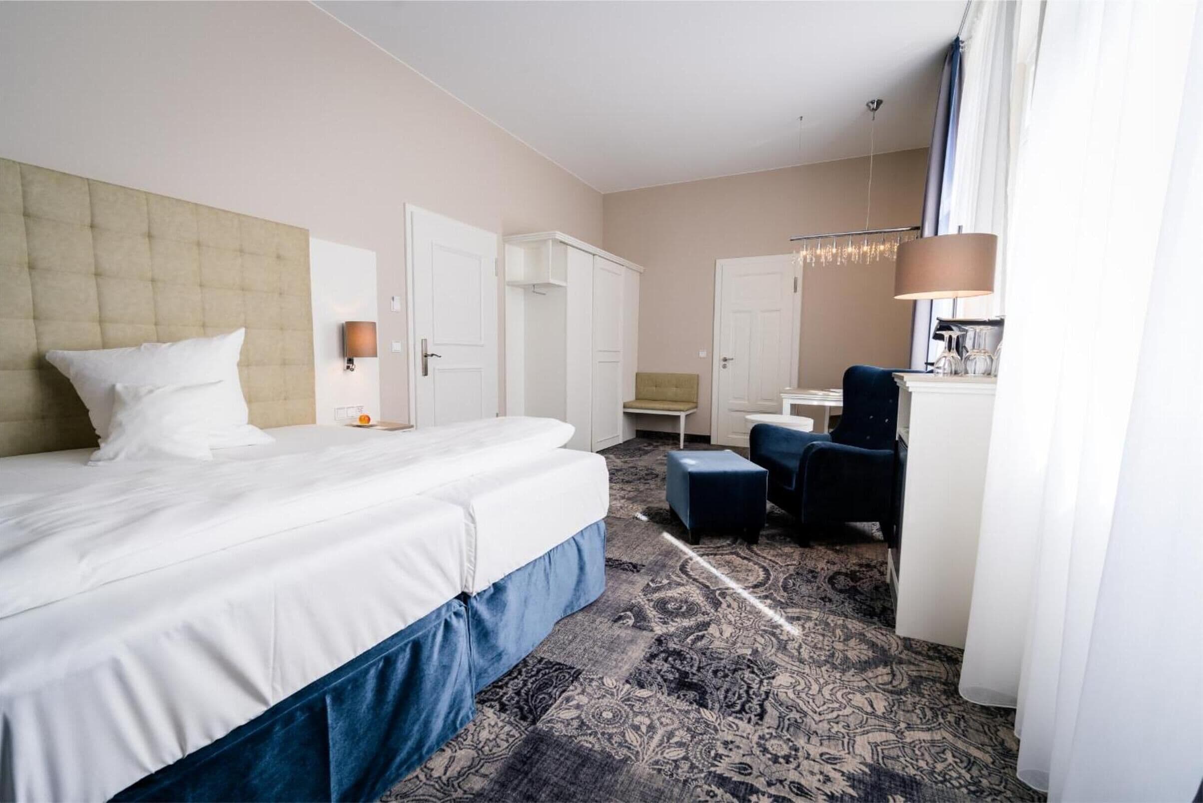 hypo-allergenic bedding, minibar, in-room safe, desk