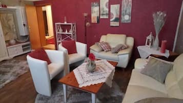 Double Room, 1 Double Bed | Living area | Flat-screen TV