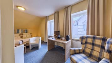 Habitación doble, 1 cama matrimonial | Escritorio, wifi gratis y ropa de cama