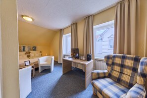 Double Room, 1 Double Bed | Desk, free WiFi, bed sheets - arador CITY Hotel (Bad Oeynhausen)