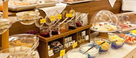 Daily buffet breakfast (EUR 18.5 per person)
