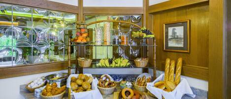 Free daily buffet breakfast