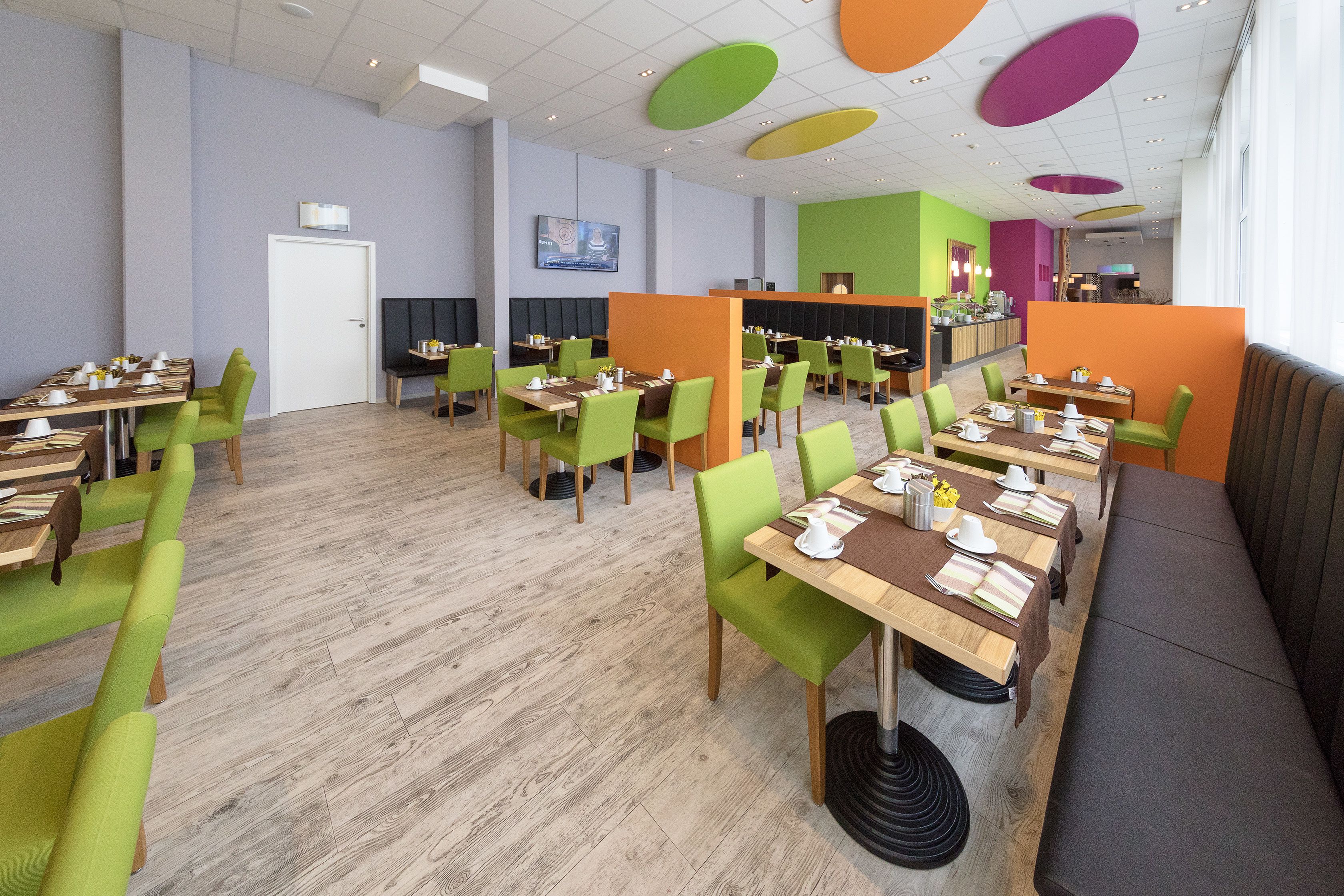 Tägliches Frühstücksbuffet (13 EUR pro Person)