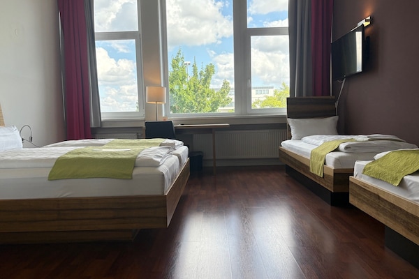 Quadruple room | Hypo-allergenic bedding, in-room safe, desk, soundproofing