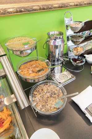 Daily buffet breakfast (EUR 13 per person) - AMH Airport-Messe-Hotel (Filderstadt)