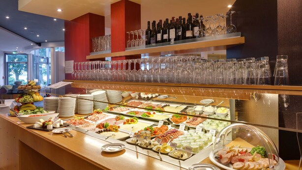 Free daily buffet breakfast - HansenS Haus am Meer (Bad Zwischenahn)
