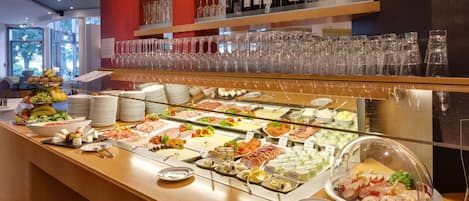 Free daily buffet breakfast