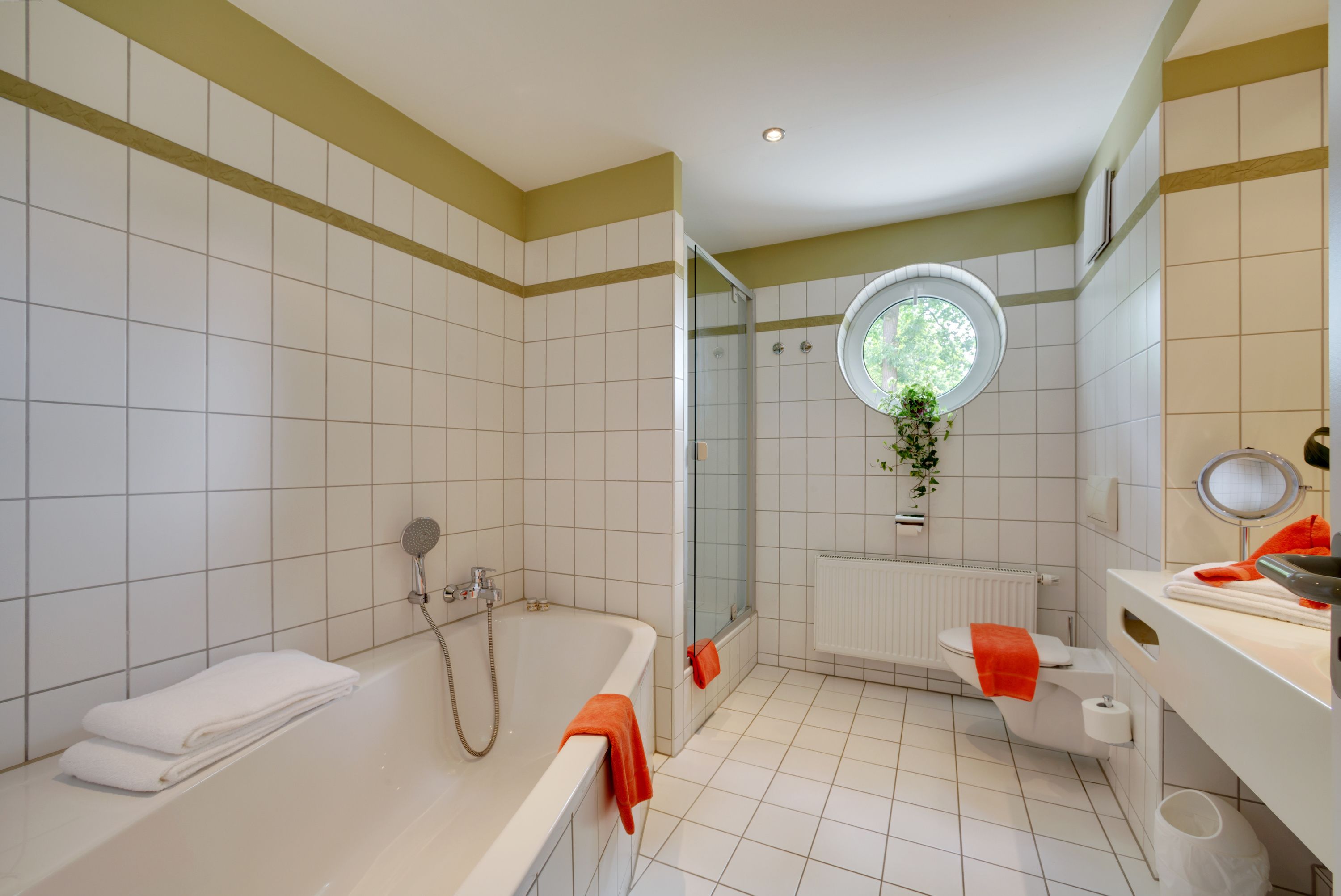 suite, 1 queen bed | bathroom | shower, free toiletries, hair dryer, towels