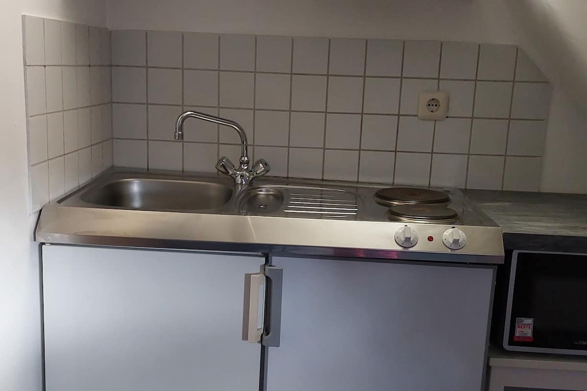 basic double or twin room | private kitchen | high chair