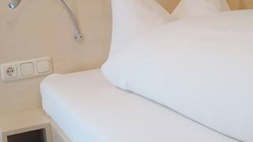 Basic Single Room | Hypo-allergenic bedding, down duvets, desk, soundproofing