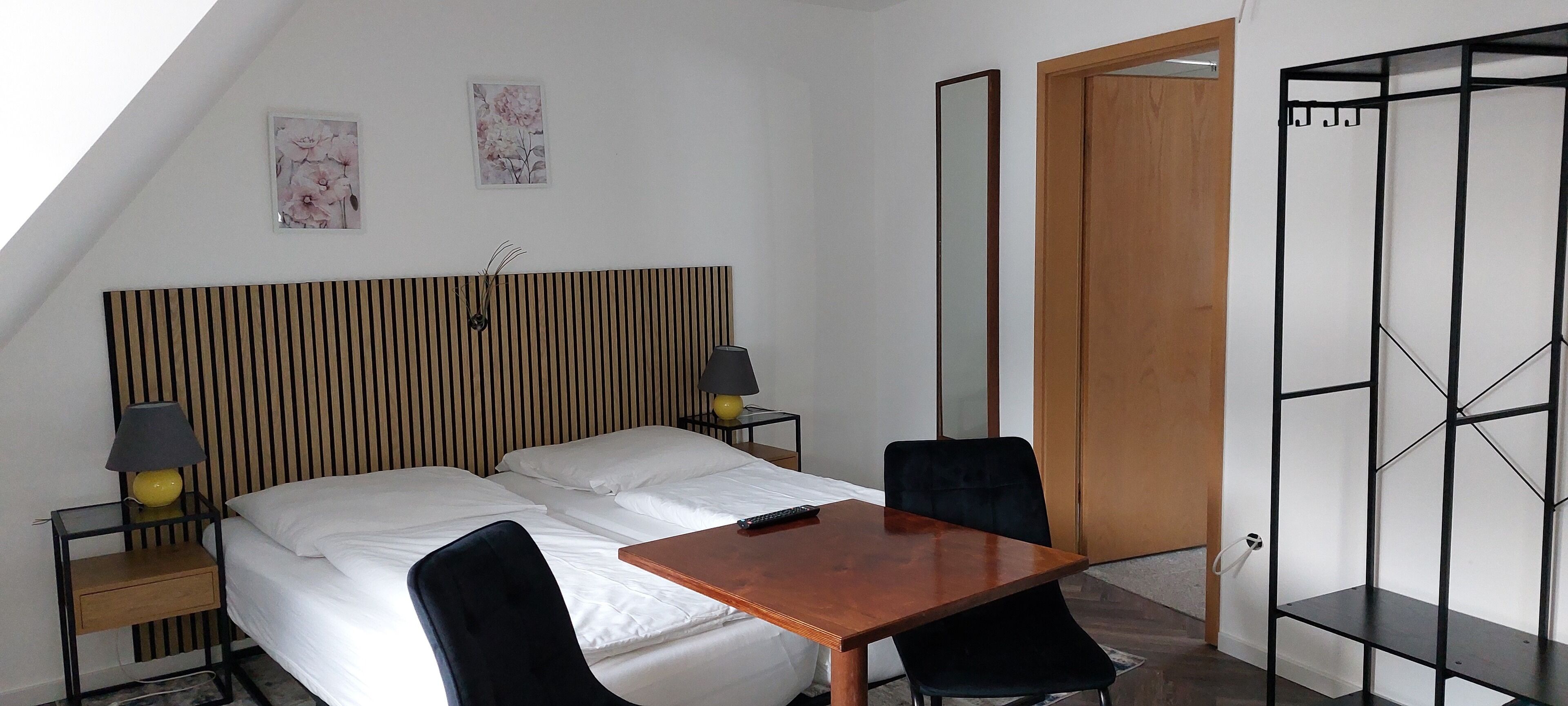 Basic-Doppel- oder -Zweibettzimmer