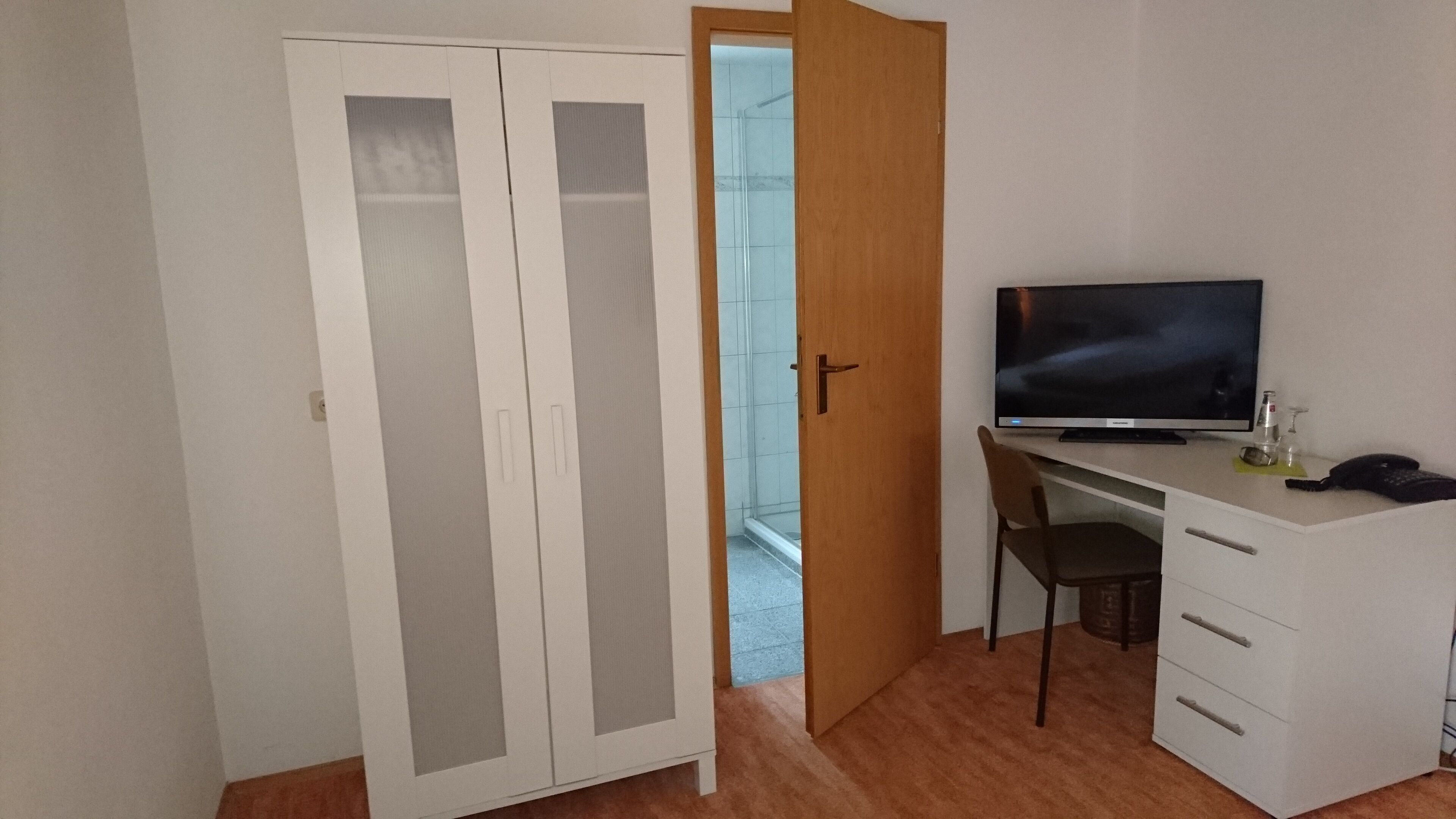 32-inch lcd tv with digital channels, tv, toys