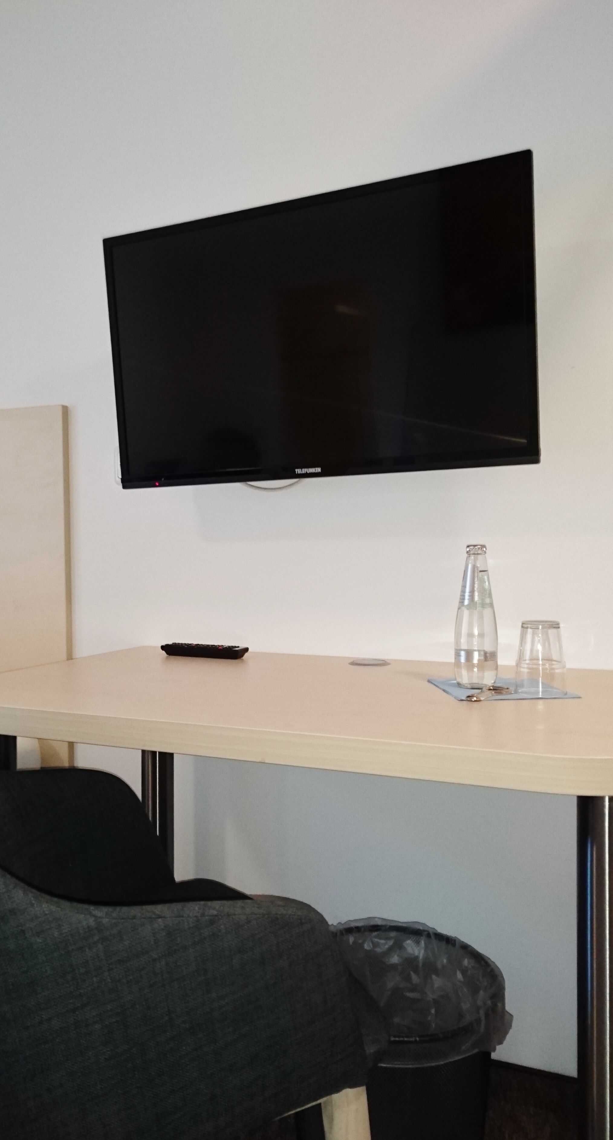 basic double room | 1 bedroom, hypo-allergenic bedding, down duvets, desk