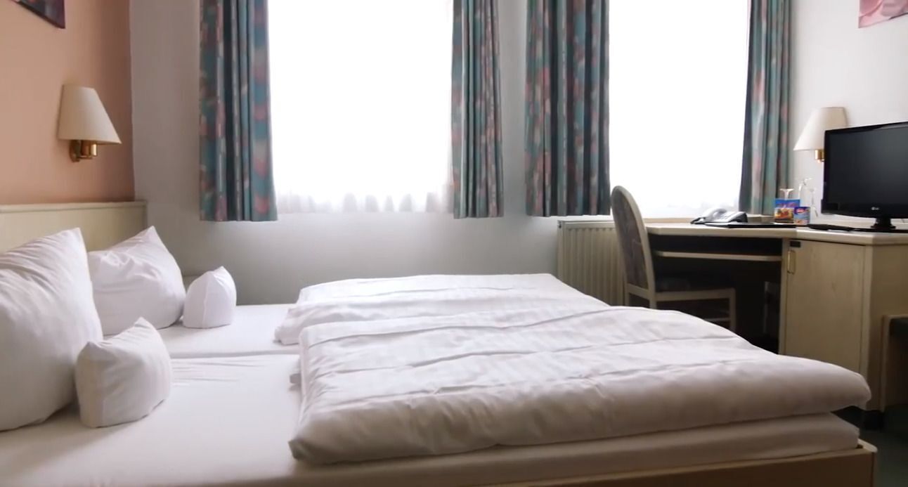 Hypo-allergenic bedding, memory foam beds, in-room safe, desk