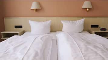 Double Room | Hypo-allergenic bedding, memory foam beds, in-room safe, desk
