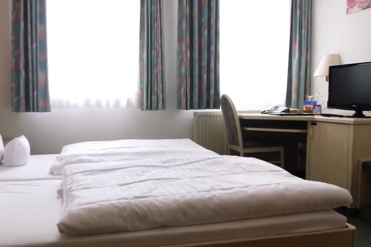 Allergikerbettwaren, Betten mit Memory-Foam-Matratzen, Zimmersafe