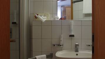 Doppelzimmer | Allergikerbettwaren, Betten mit Memory-Foam-Matratzen, Zimmersafe