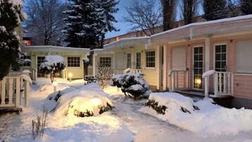 Fassade der Unterkunft – Abend/Nacht