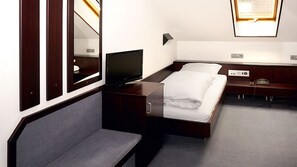 Single Room | Hypo-allergenic bedding, minibar, desk, soundproofing - Hotel Gasthof Traube (Kernen)
