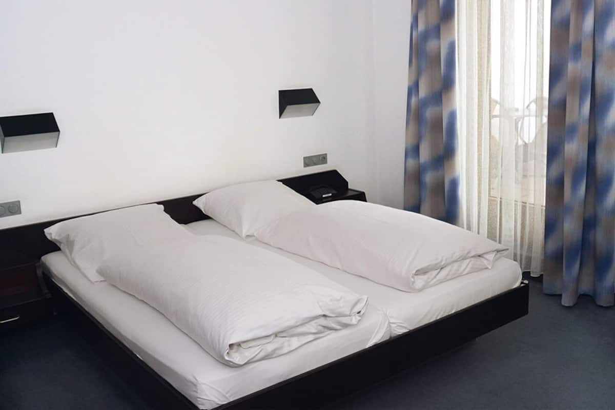 Business tweepersoonskamer | 1 slaapkamer, hypoallergeen beddengoed, een minibar, een bureau