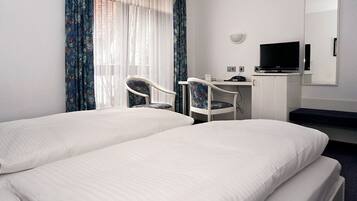 Familien-Dreibettzimmer | 1 Schlafzimmer, Allergikerbettwaren, Minibar, Schreibtisch