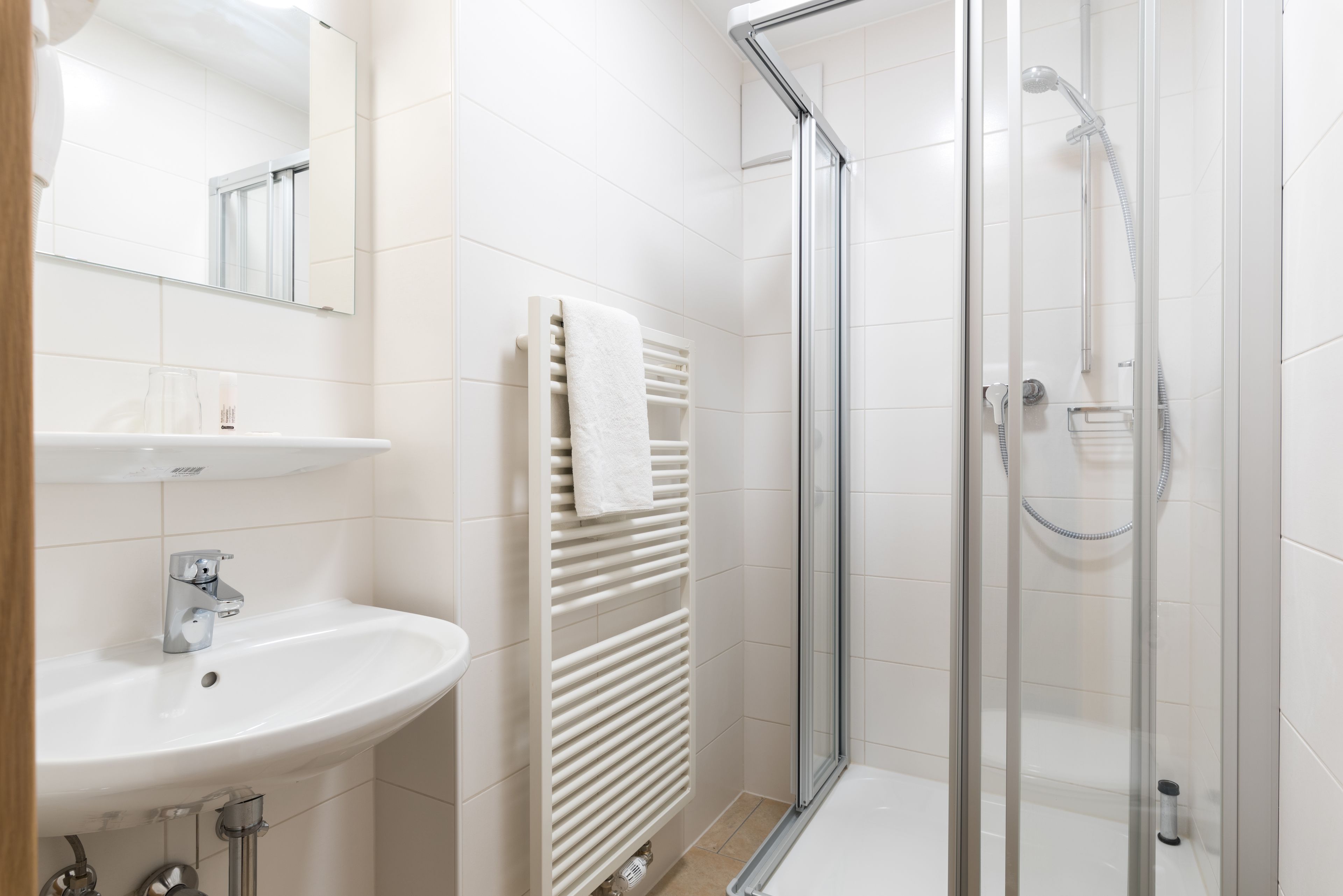 Deluxe-Einzelzimmer | Badezimmer | Handtücher