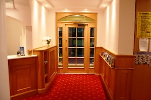 Interior entrance - Almenrausch und Edelweiss (Garmisch-Partenkirchen)