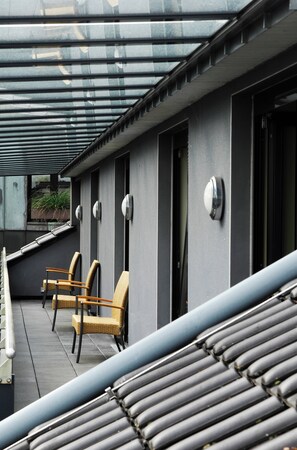 Couples treatment rooms, sauna, facials