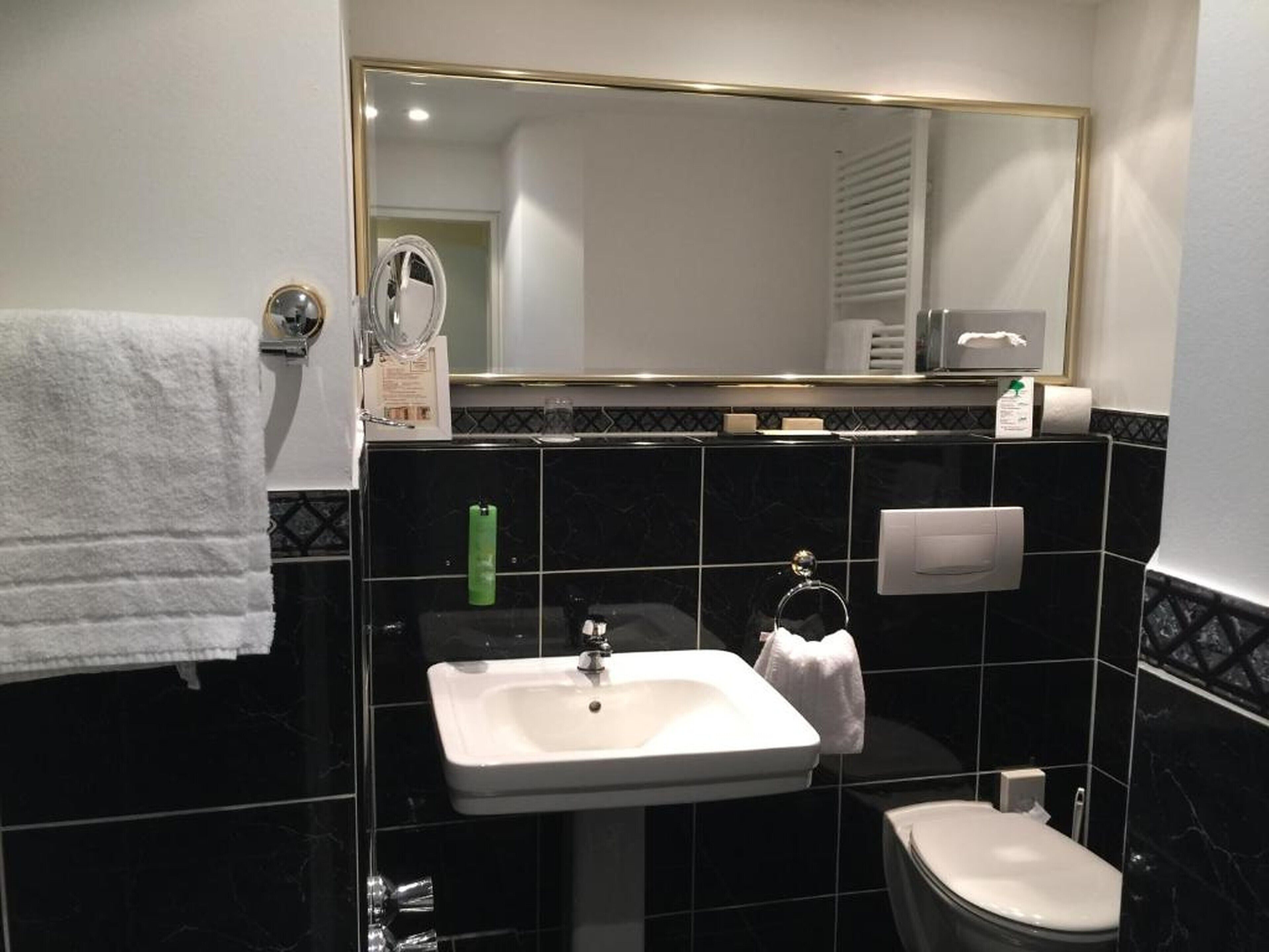 comfort double room | bathroom | free toiletries, hair dryer, towels, soap