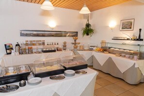 Dîner servi sur place, restauration en plein air 