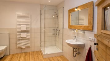 Habitación cuádruple, baño privado | Baño