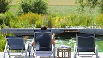 Outdoor pool, pool umbrellas, sun loungers