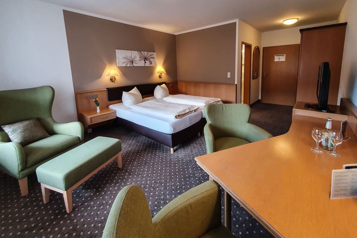 1 bedroom, premium bedding, in-room safe, desk