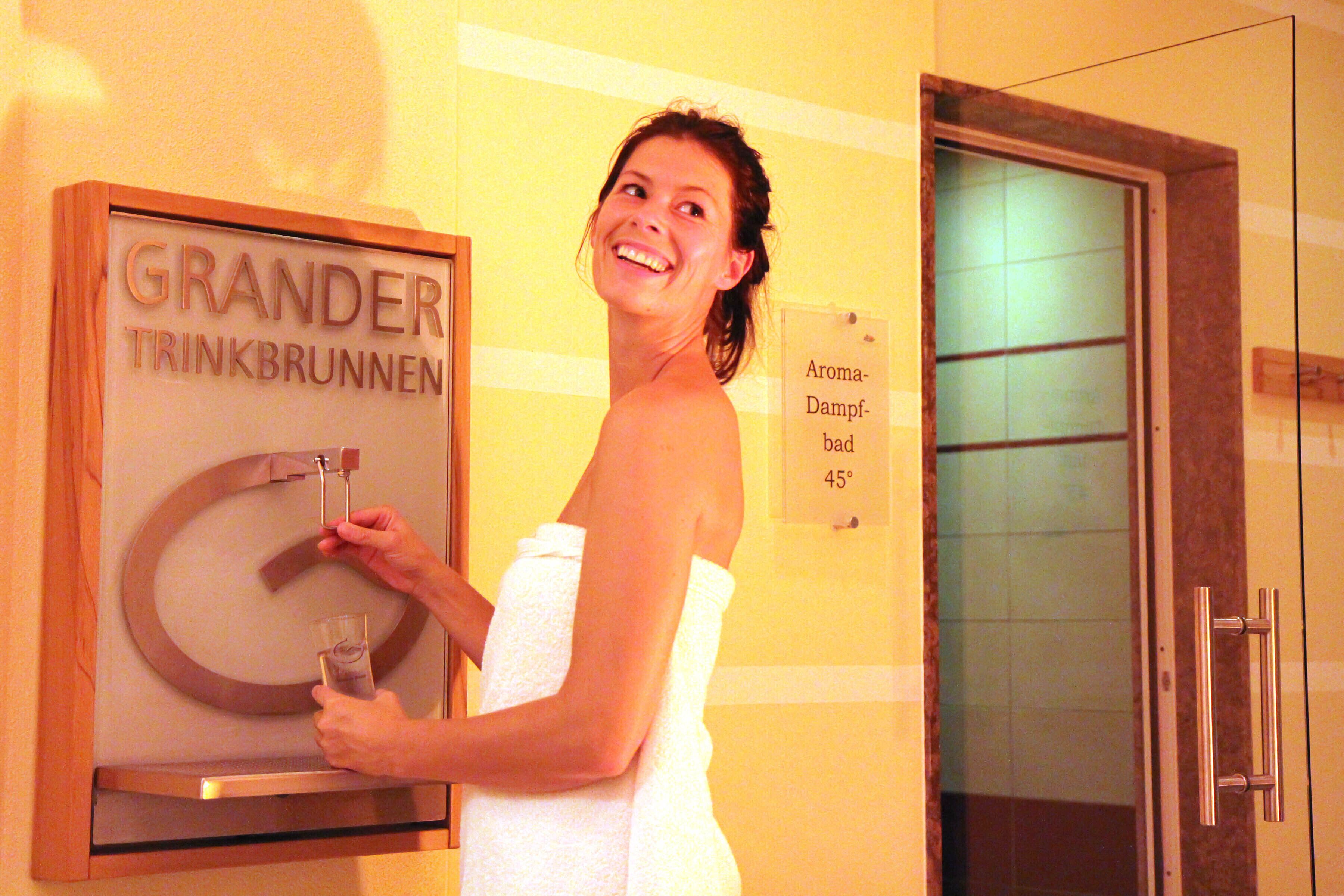 Phòng tắm hơi, phòng xông hơi, trị liệu toàn thân, massage đá nóng 