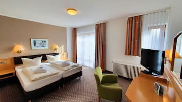 1 bedroom, premium bedding, in-room safe, desk