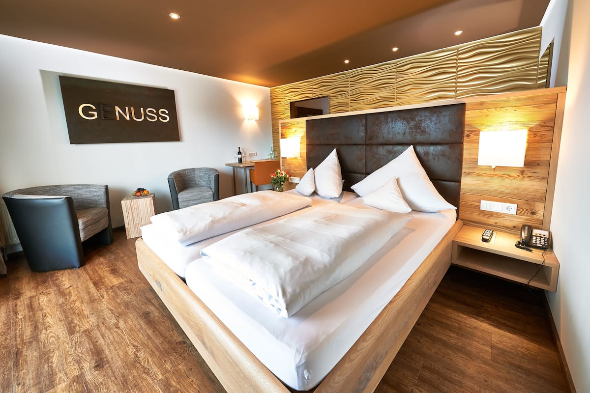 deluxe suite, mountain view, mountainside (favorite room) | in-room safe, free wifi, bed sheets