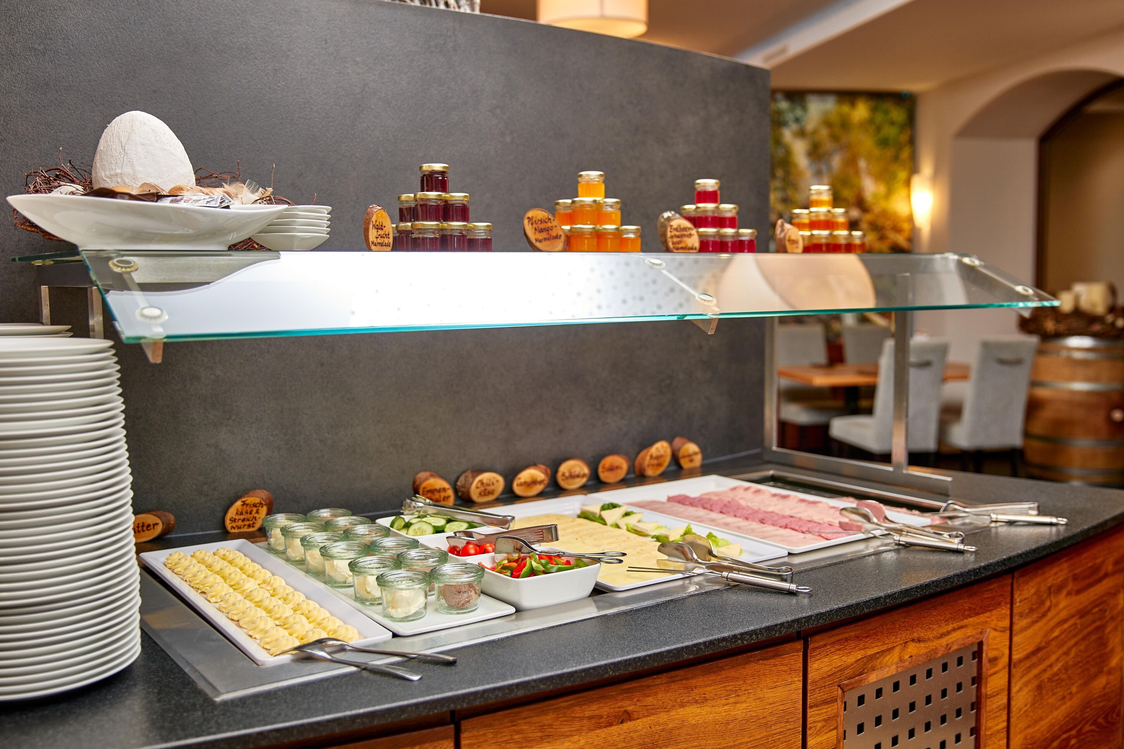 Tägliches Frühstücksbuffet gegen Gebühr
