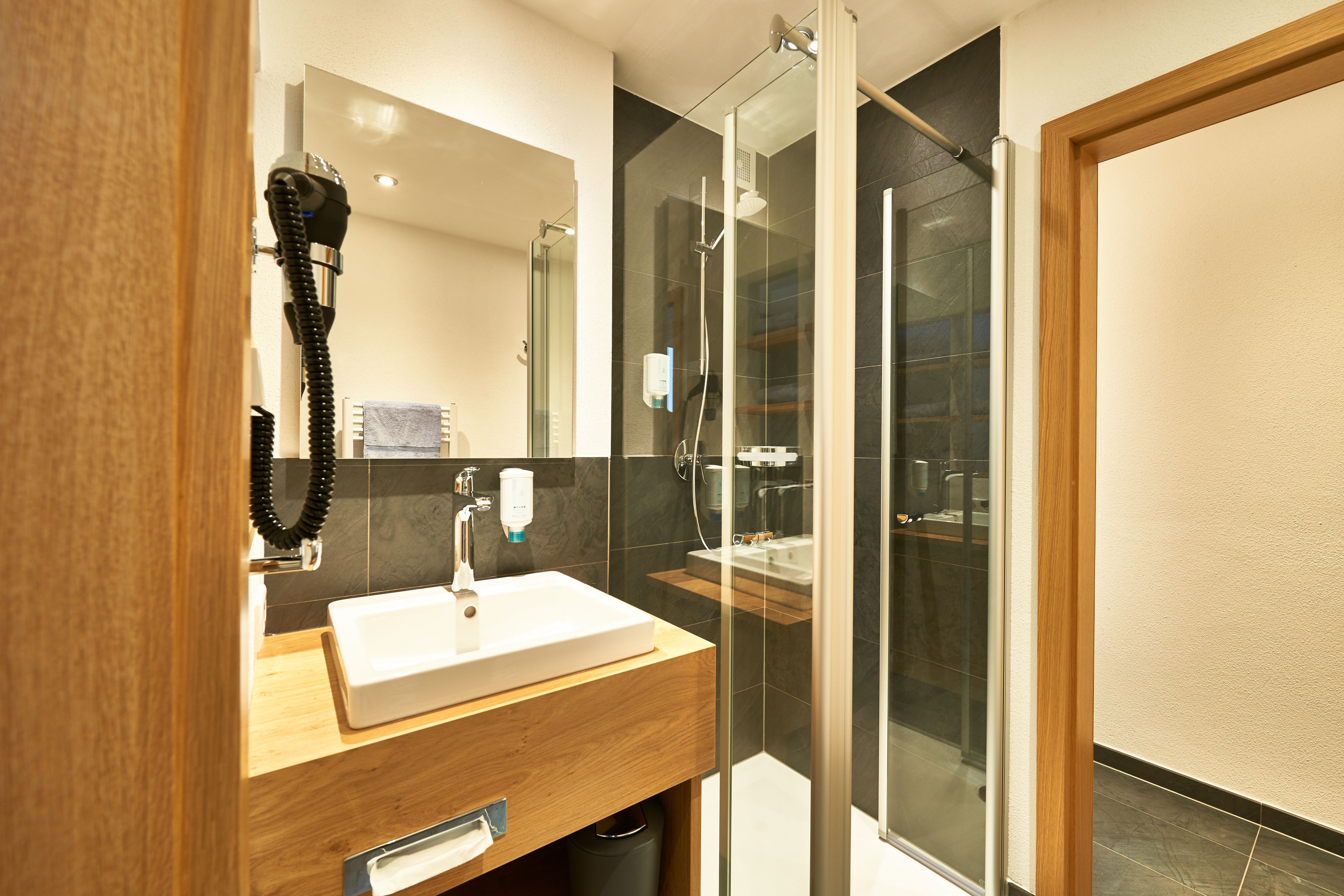 deluxe suite, mountain view, mountainside (favorite room) | bathroom | shower, hair dryer, towels