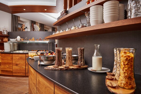 Frokostbuffé hver dag (EUR 10 per person)