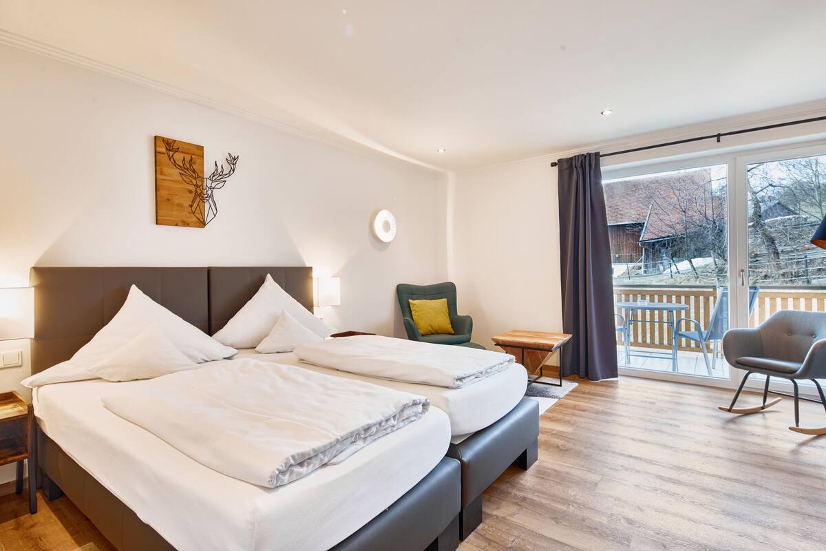 Kahden hengen comfort-huone (WaldZeit) | Tallelokero huoneessa, ilmainen Wi-Fi, vuodevaatteet