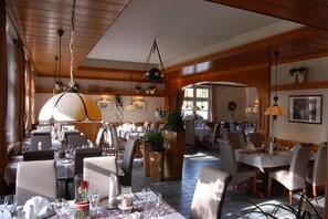 Daily continental breakfast (EUR 9.5 per person) - Hotel Landrestaurant Schnittker (Delbrueck)
