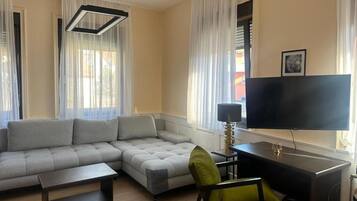 Comfort-Dreibettzimmer | Schreibtisch, kostenloses WLAN, Bettwäsche