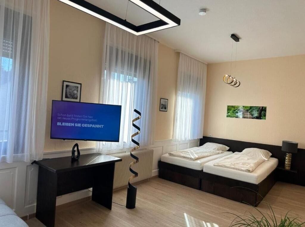 Comfort-Dreibettzimmer | Schreibtisch, kostenloses WLAN, Bettwäsche