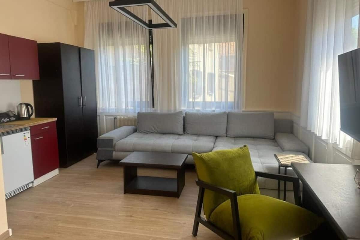 Kamar Triple Comfort | Meja kerja, Wi-Fi gratis, dan seprai linen