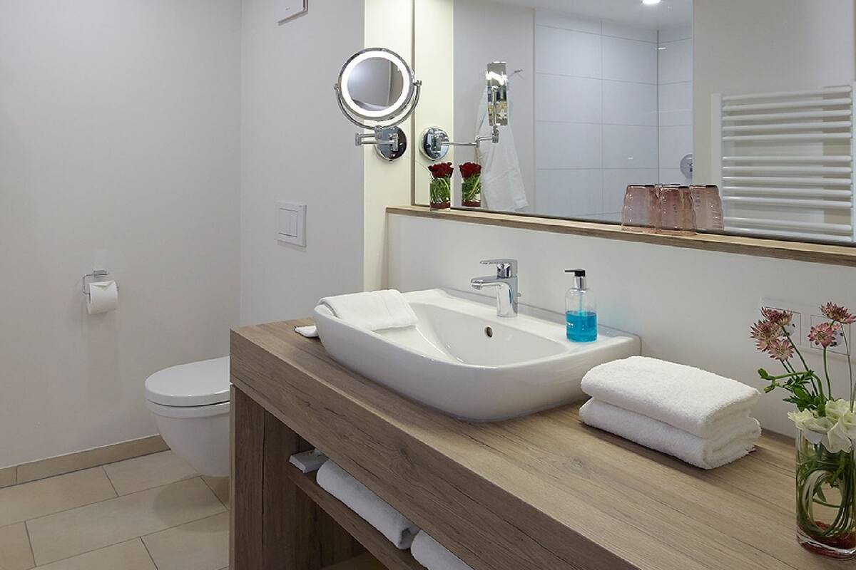 shower, hair dryer, heated floors, towels