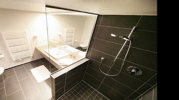 Shower, hair dryer, heated floors, towels